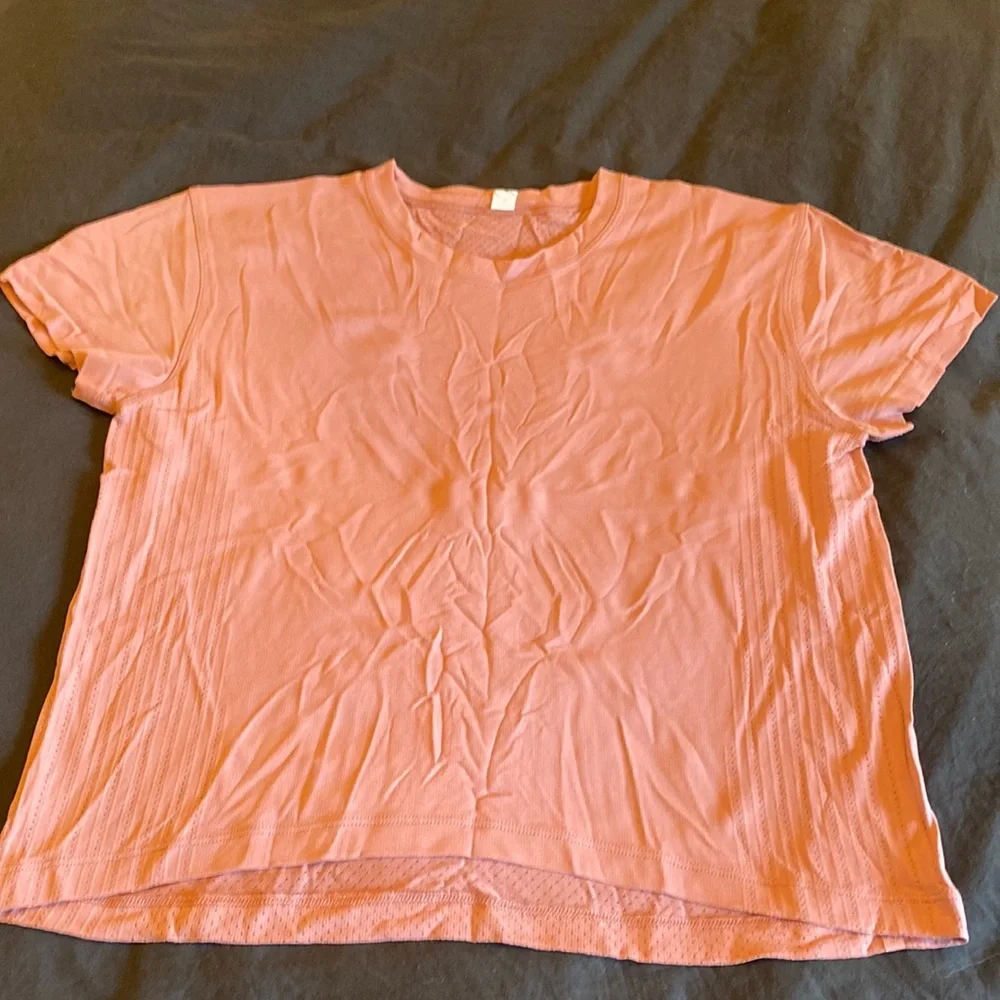 Lululemon Train to be Pink Short Sleeve Breeze 8 - Picture 2 of 5